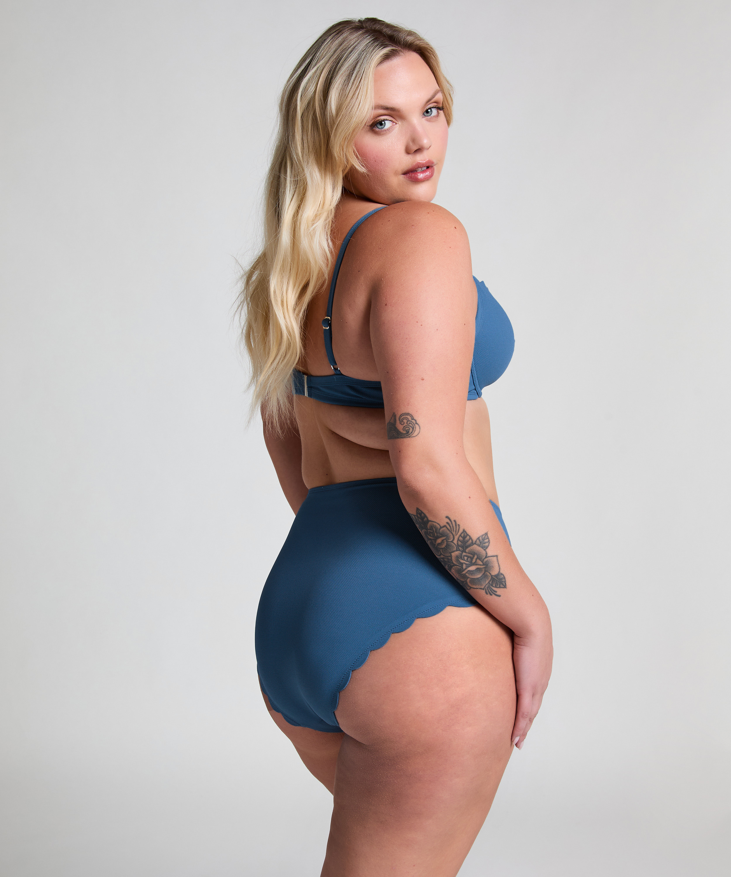 Scallop Padded Underwired Bikini Top, Blue, main