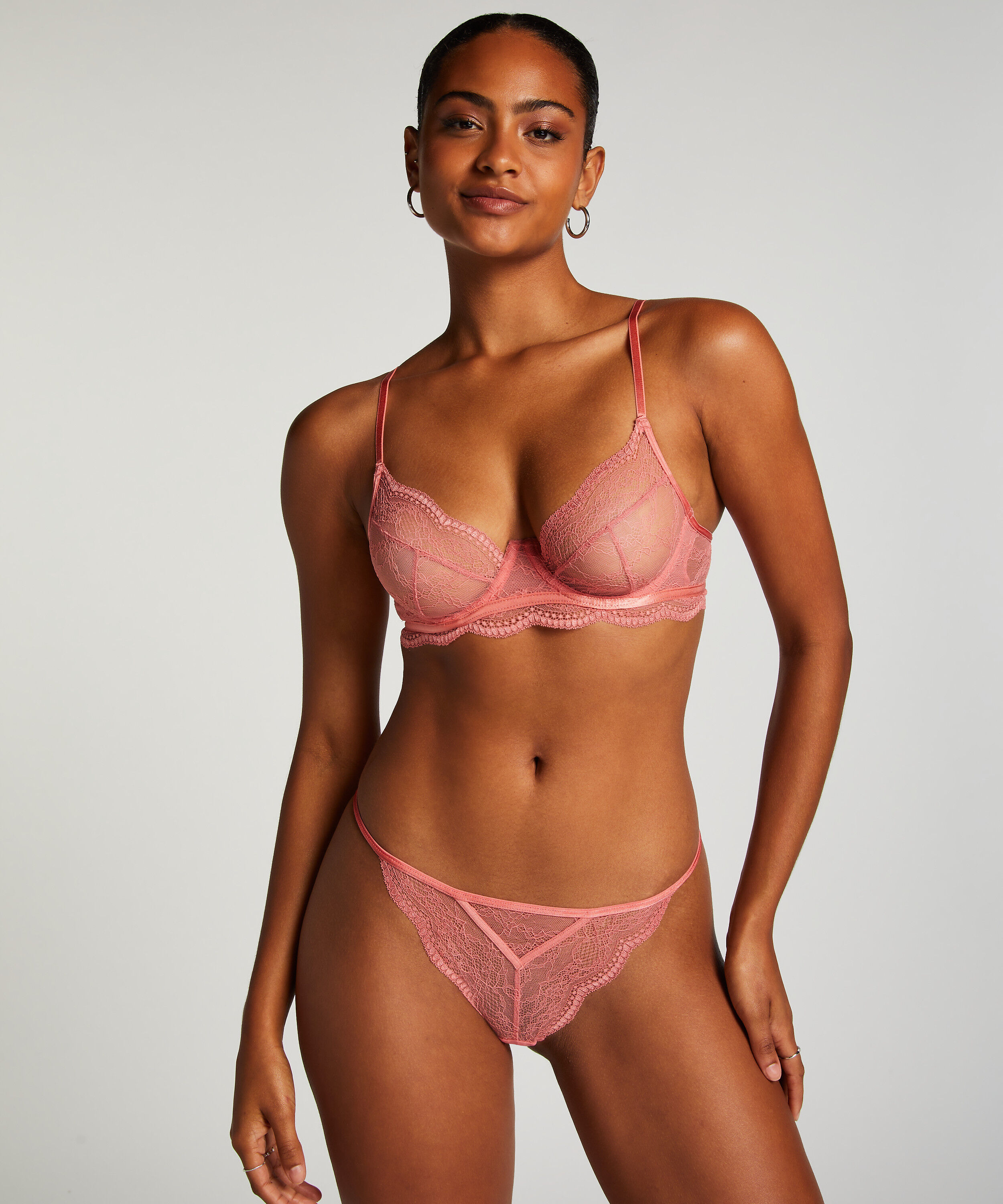 Isabelle Thong, Pink