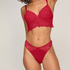 Andrea Thong, Red