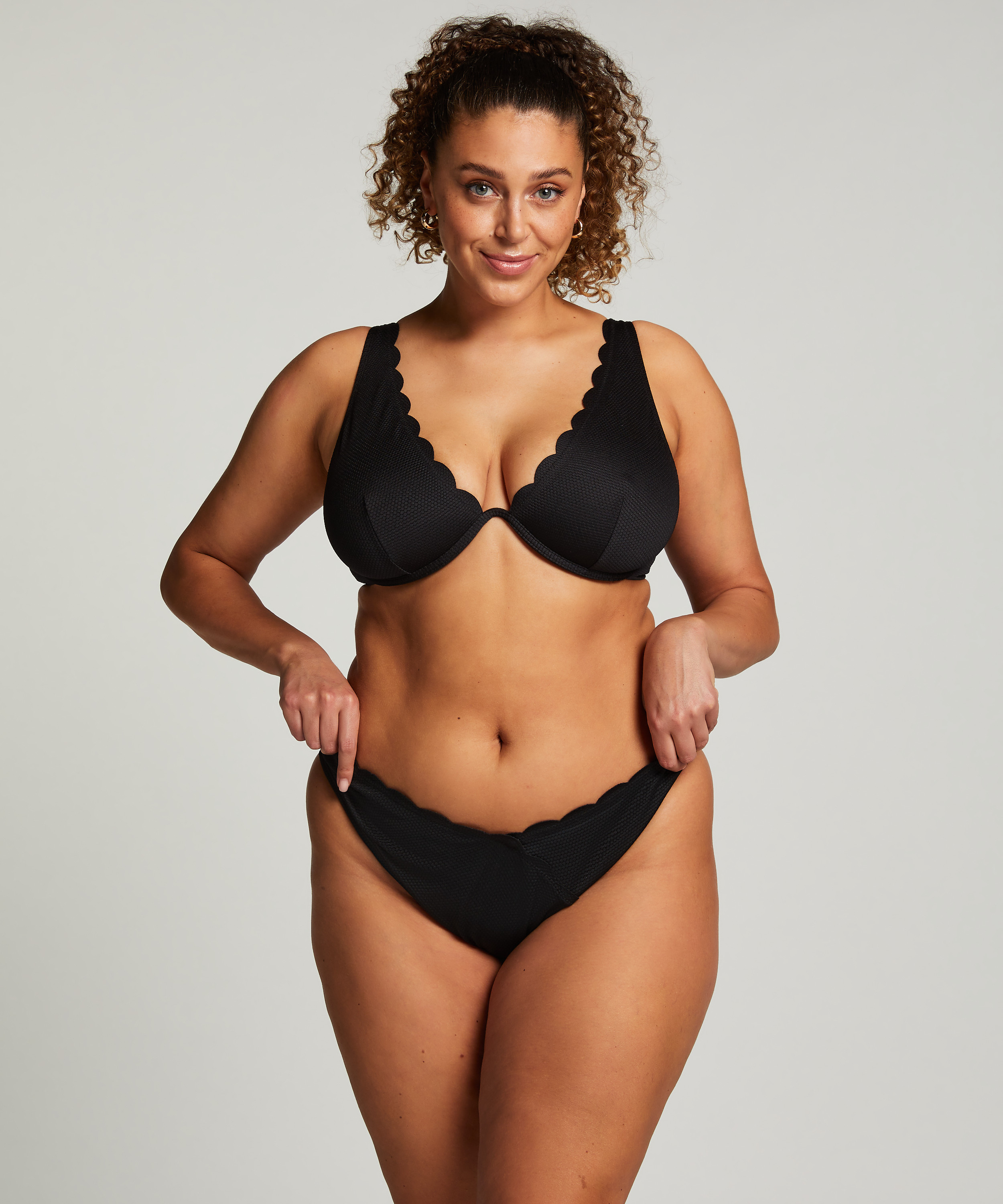 Scallop non-padded underwired bikini top, Black, main