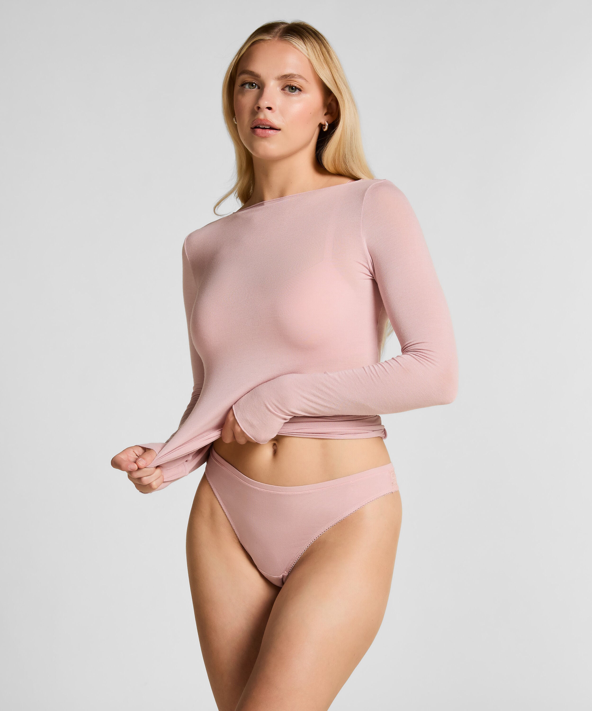 Alex Thong, Pink
