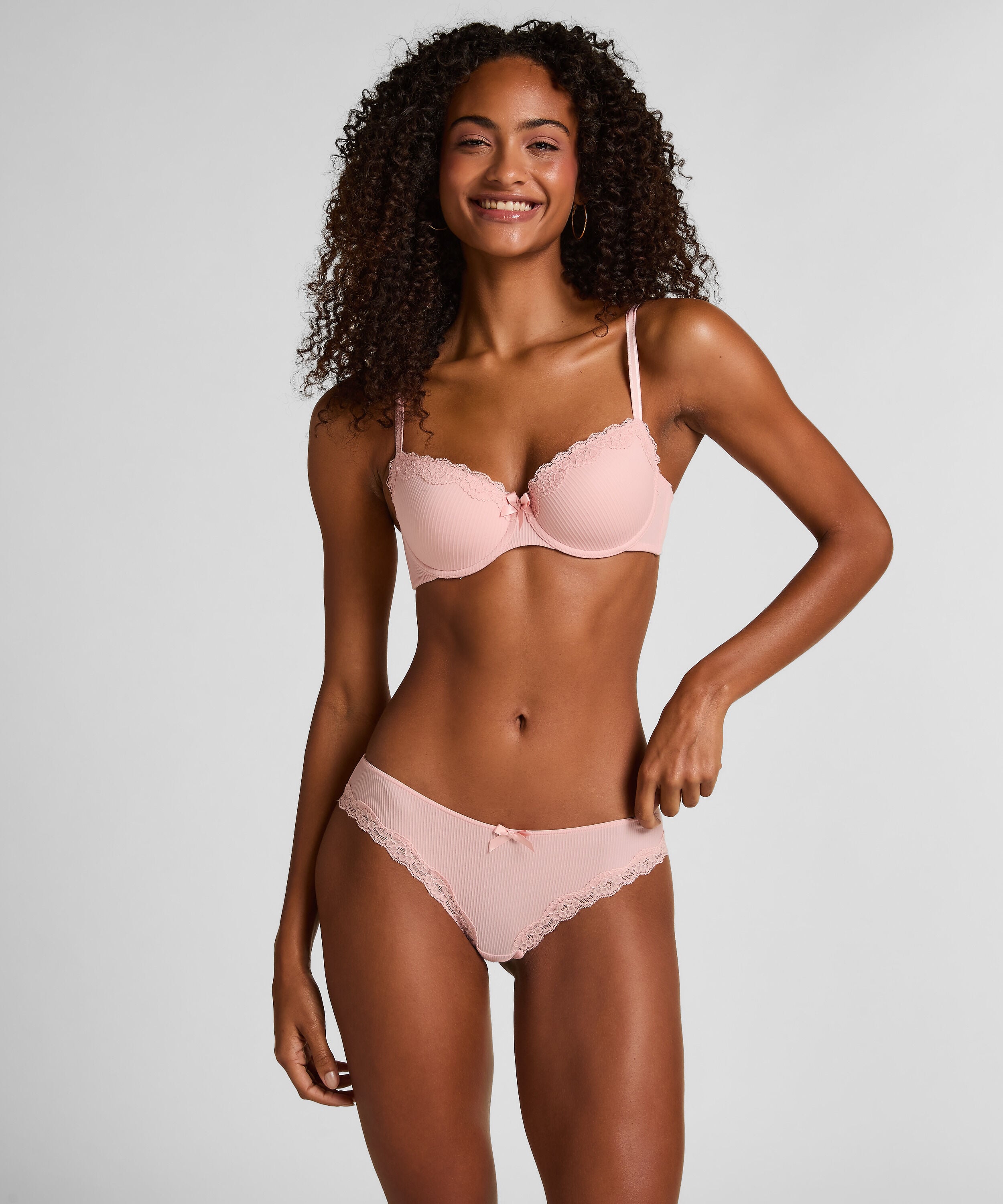 Lola Brazilian, Pink