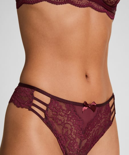Belle Brazilian, Red