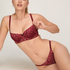 Thong Chloe, Red