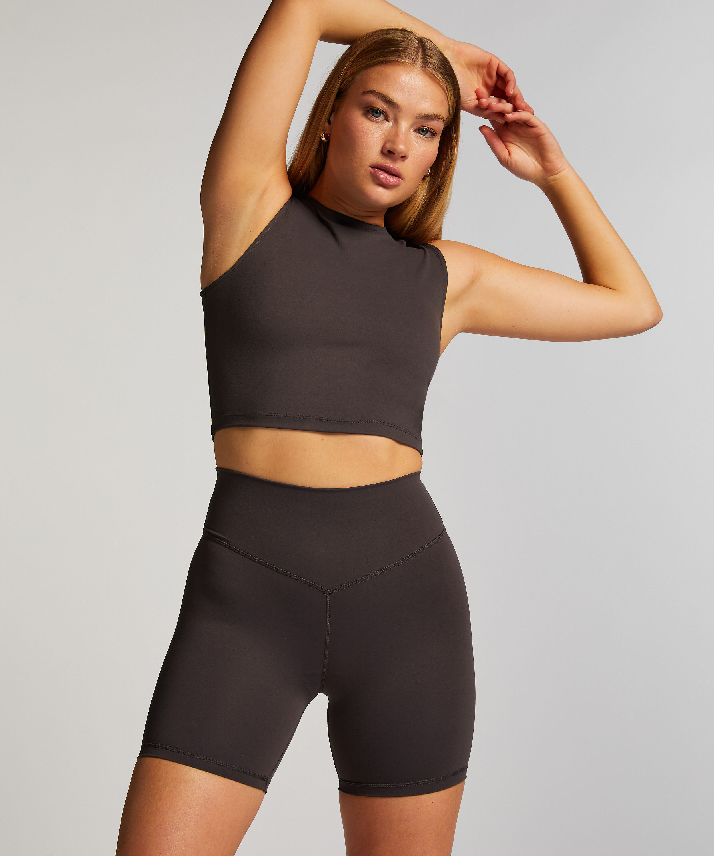 HKMX The Balance Short, Gray
