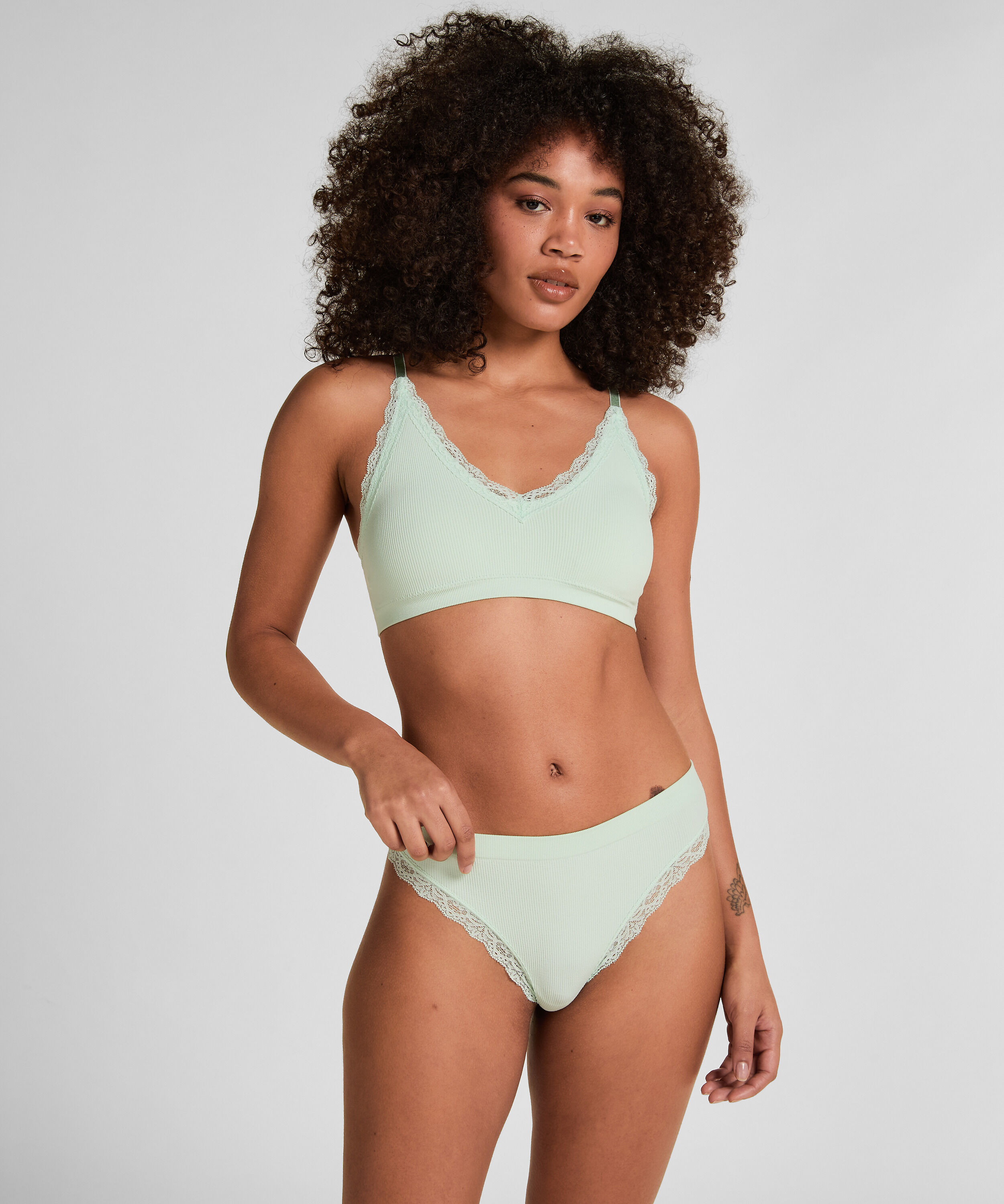 Lola Bralette, Green