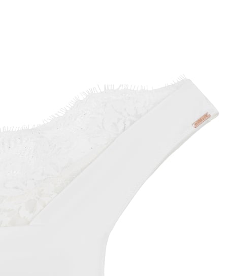 Tiah Thong, White