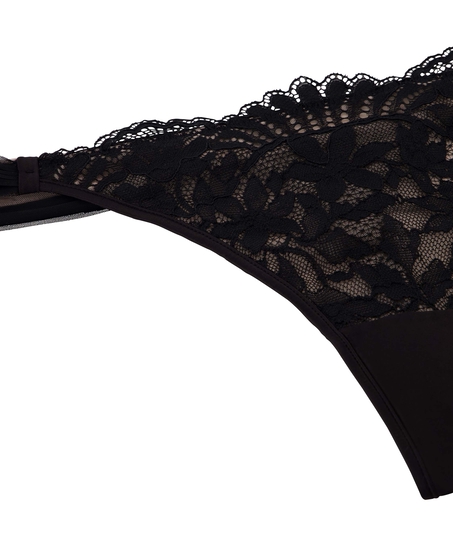 Antonia Thong, Black