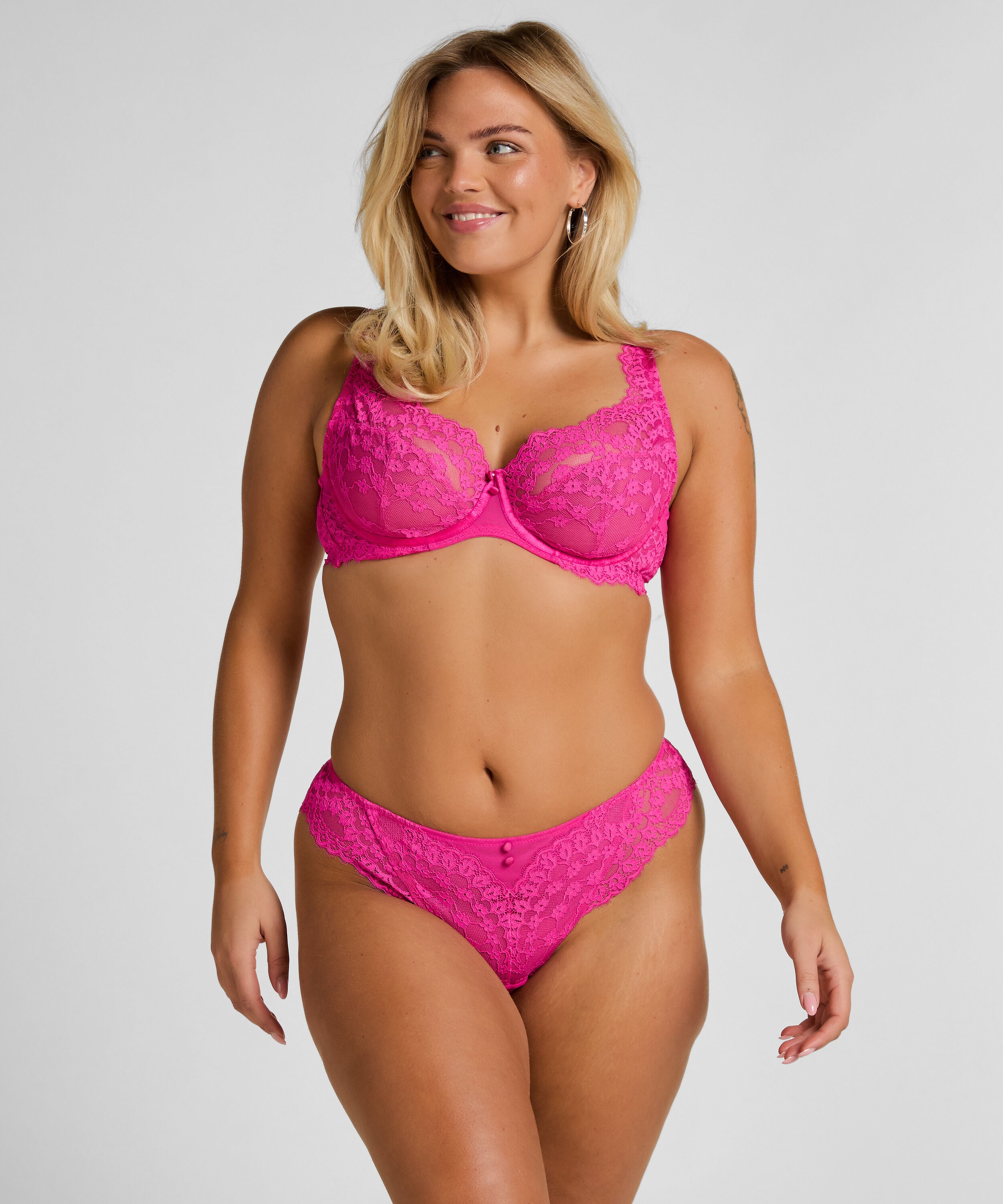 Daisy Brazilian, Pink