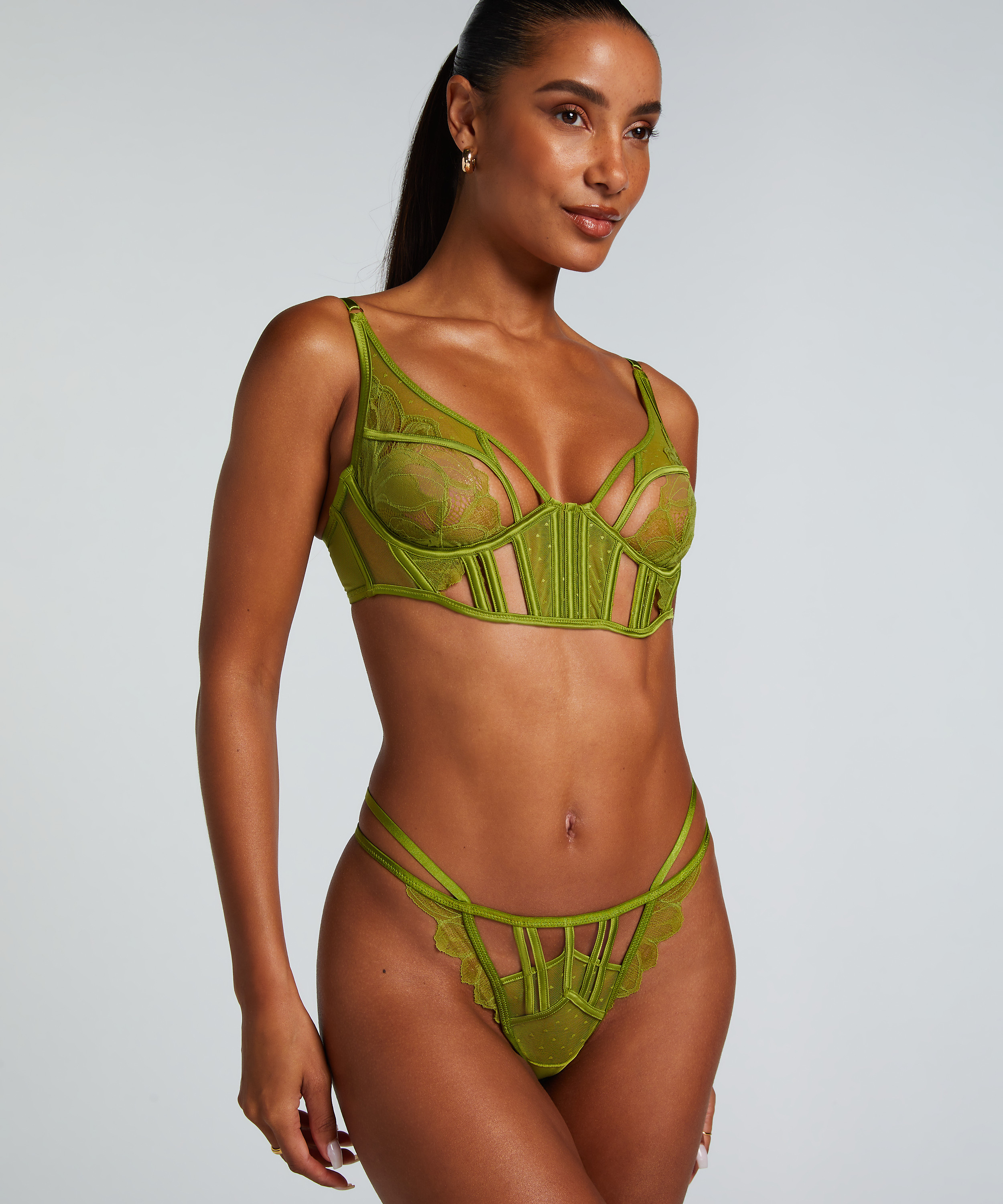 Billie Thong, Green, main