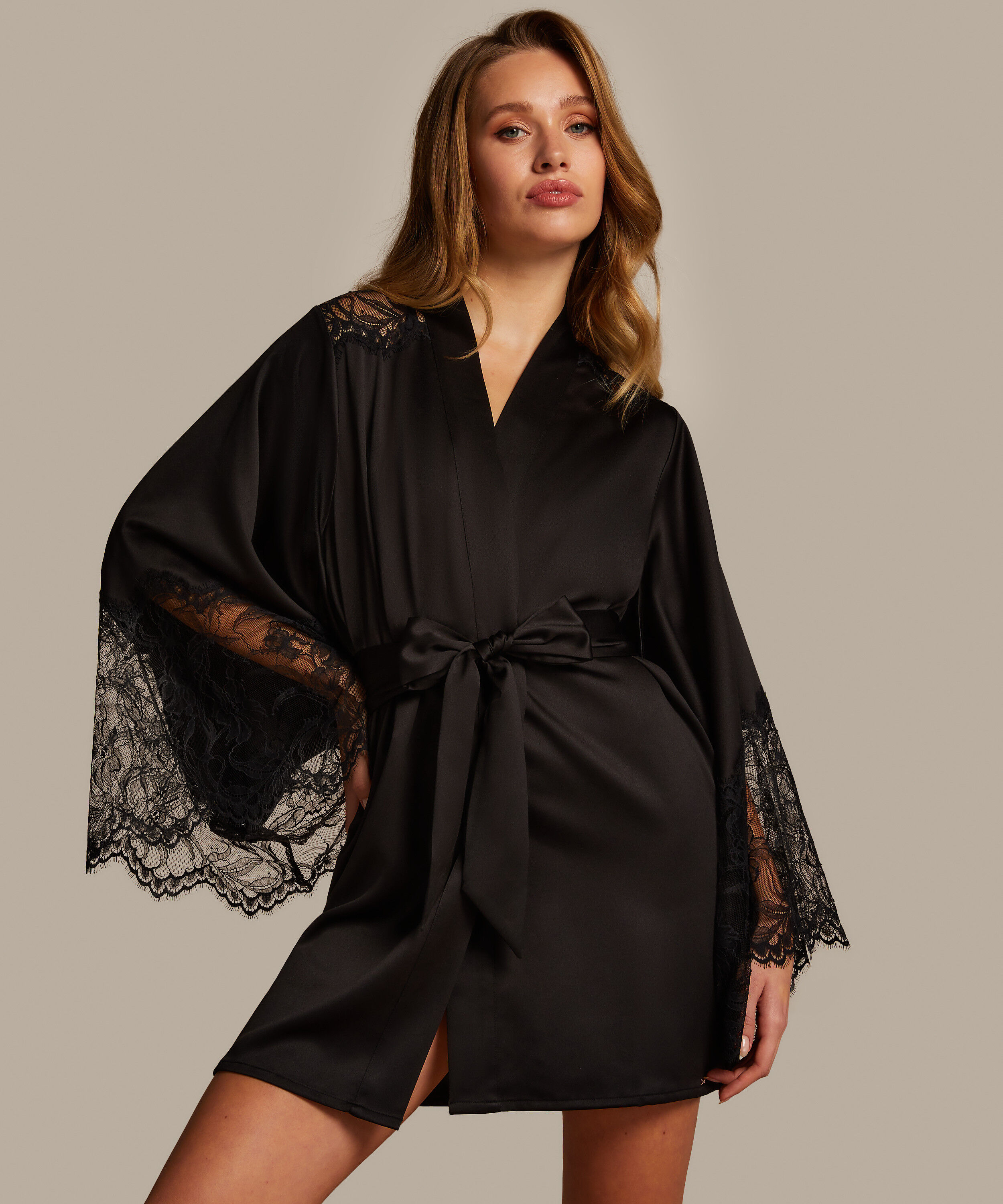 Sophia Kimono, Black