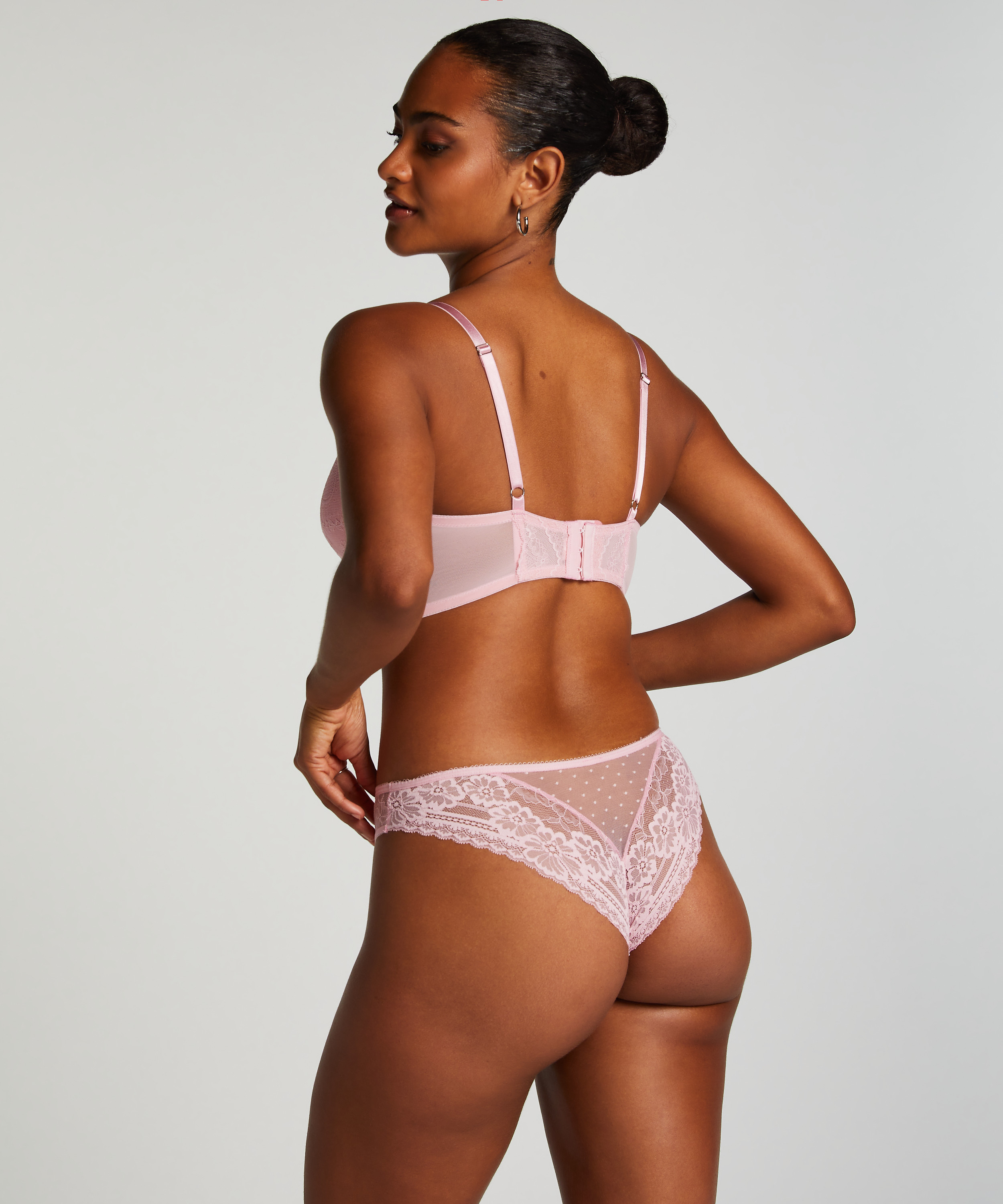 Sylvie Brazilian, Pink, main