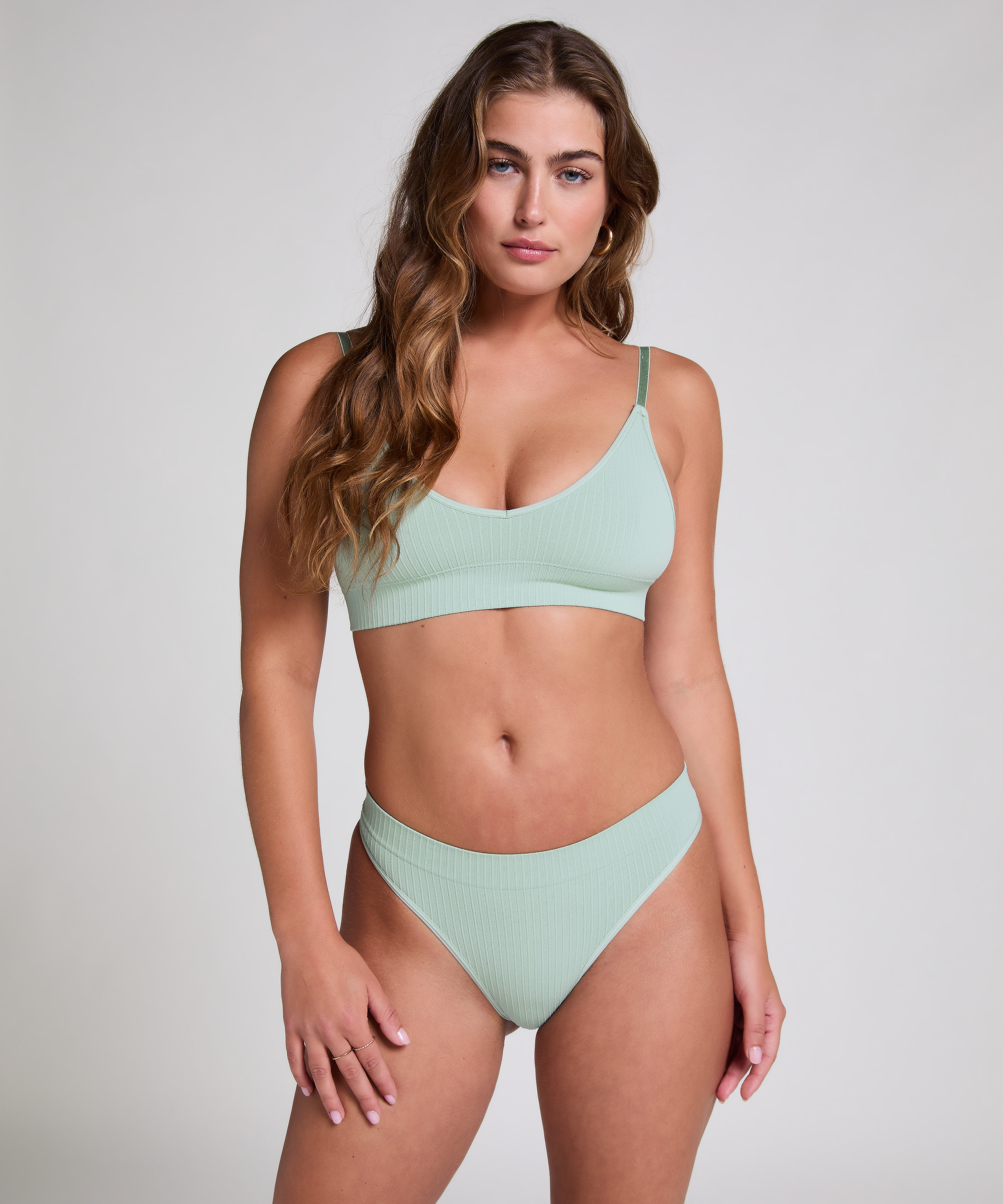 Dianne Bralette, Green, main