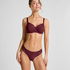 Thong Sophie, Red