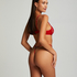 Isabelle Thong, Red