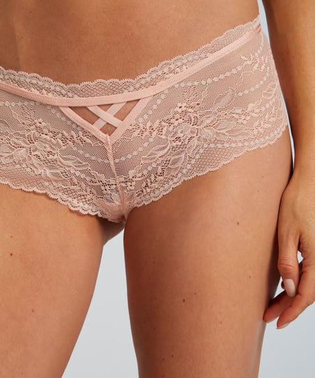 Vikki Boxer, Pink
