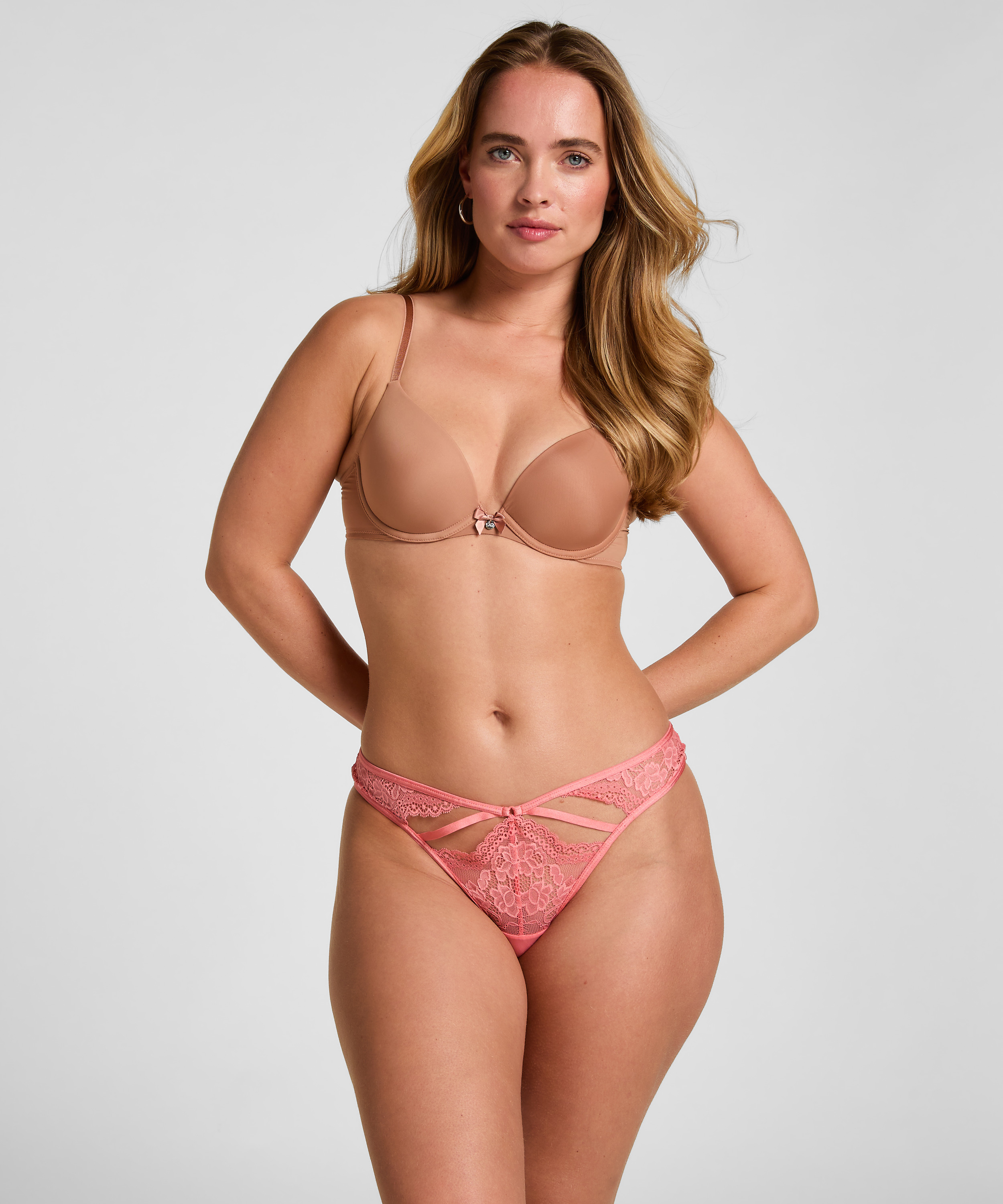 Jenny Thong, Pink, main
