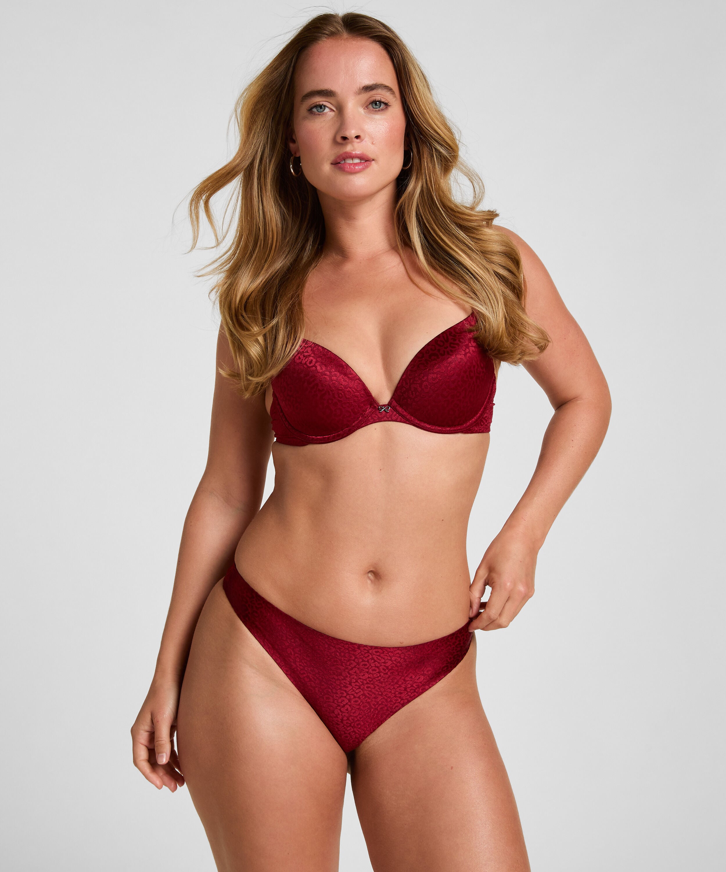 Thong Jackie, Red