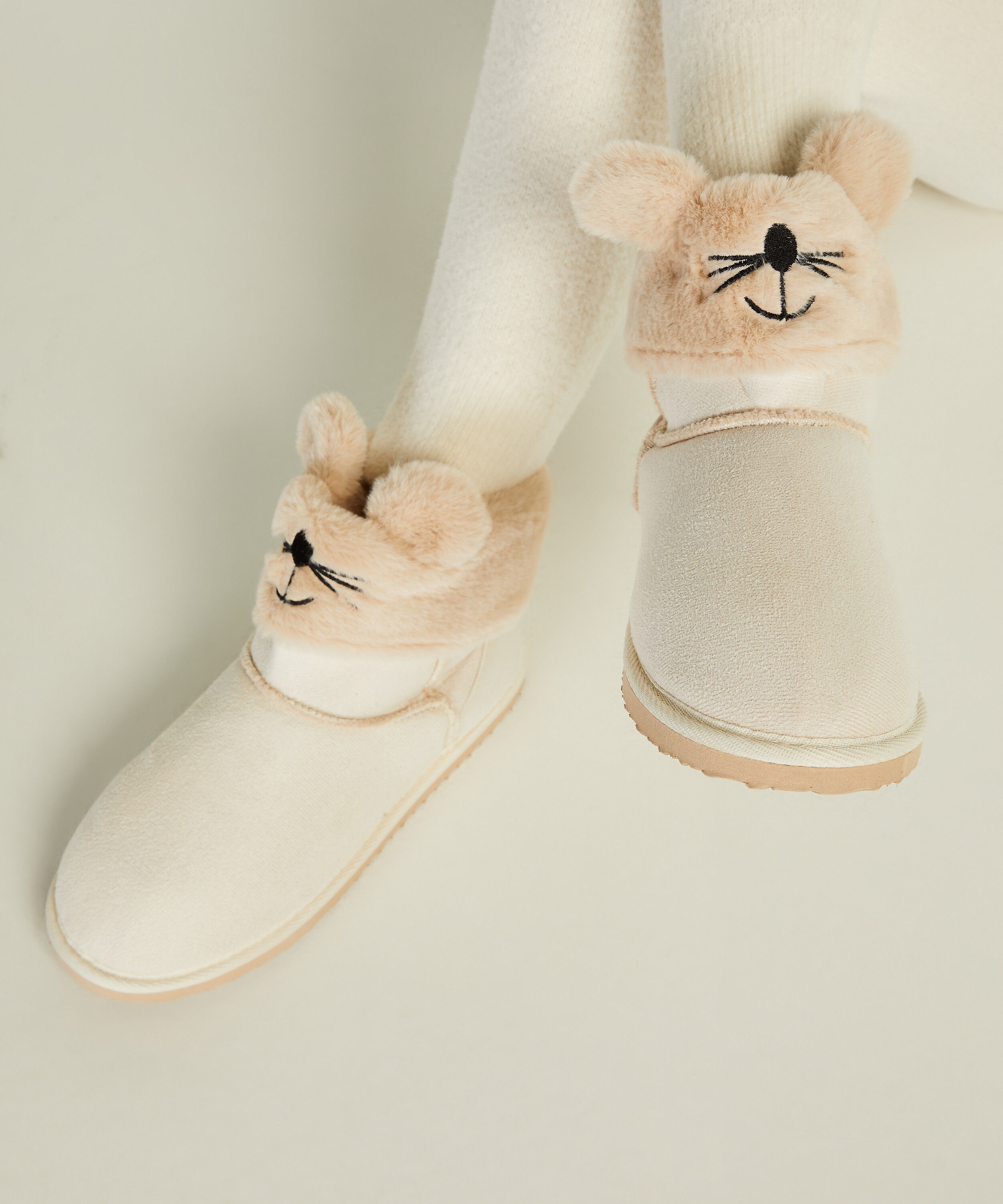 Suede slippers, Beige