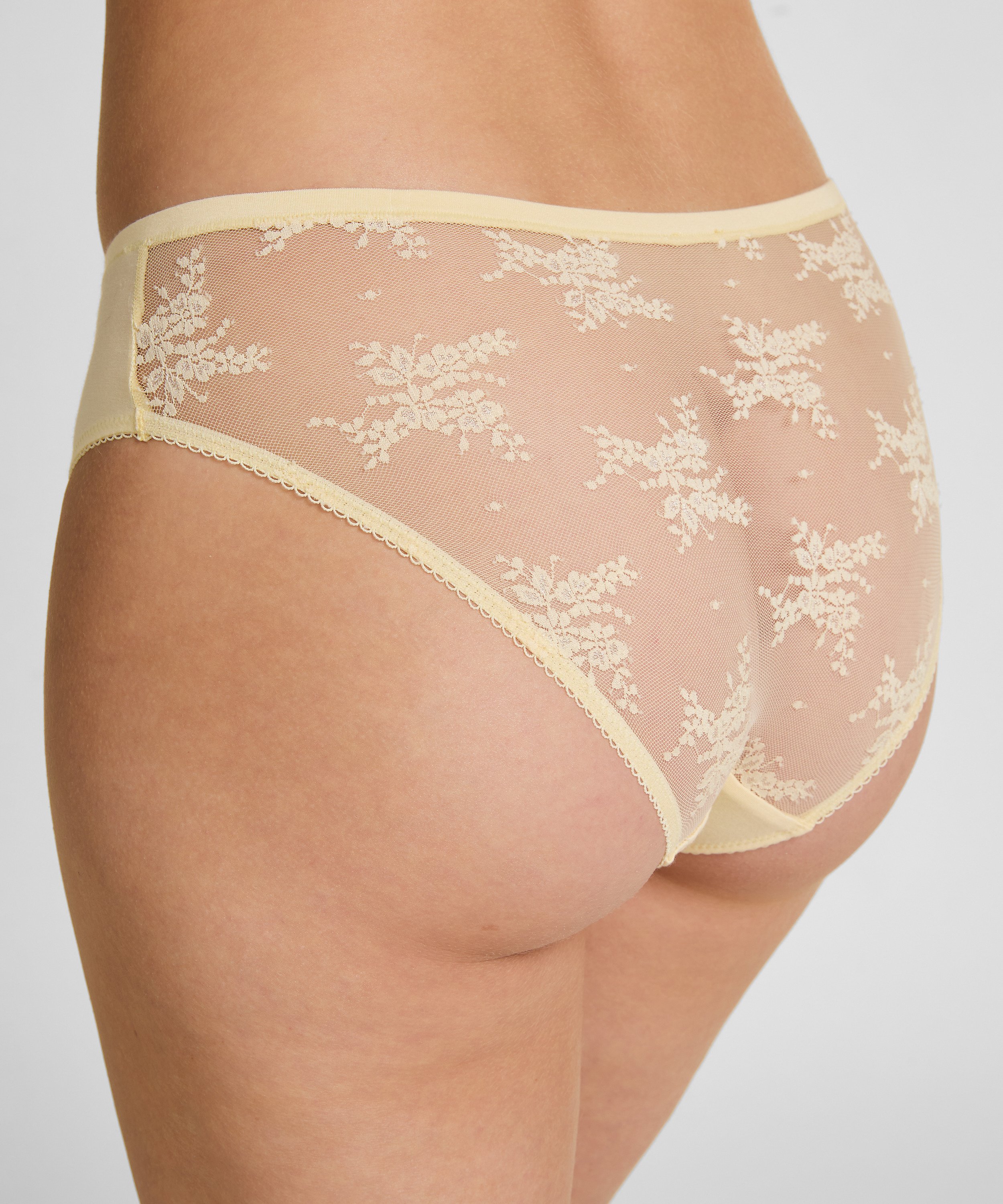 Alex Brazilian, Yellow, main