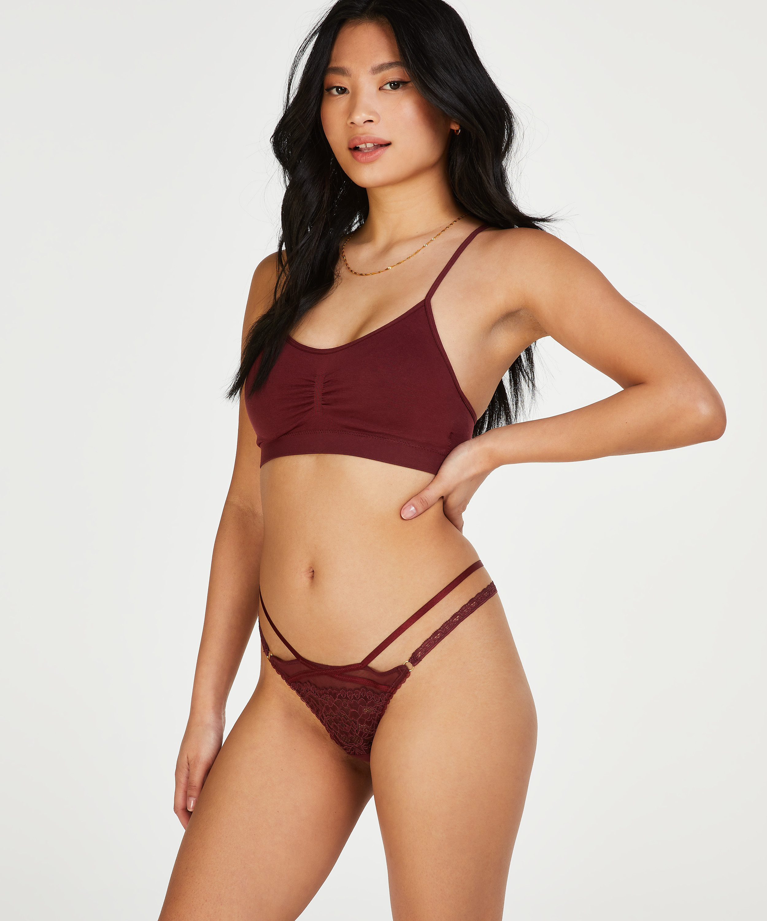 Kendra thong, Red, main