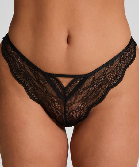 Isabelle Cheekini, Black