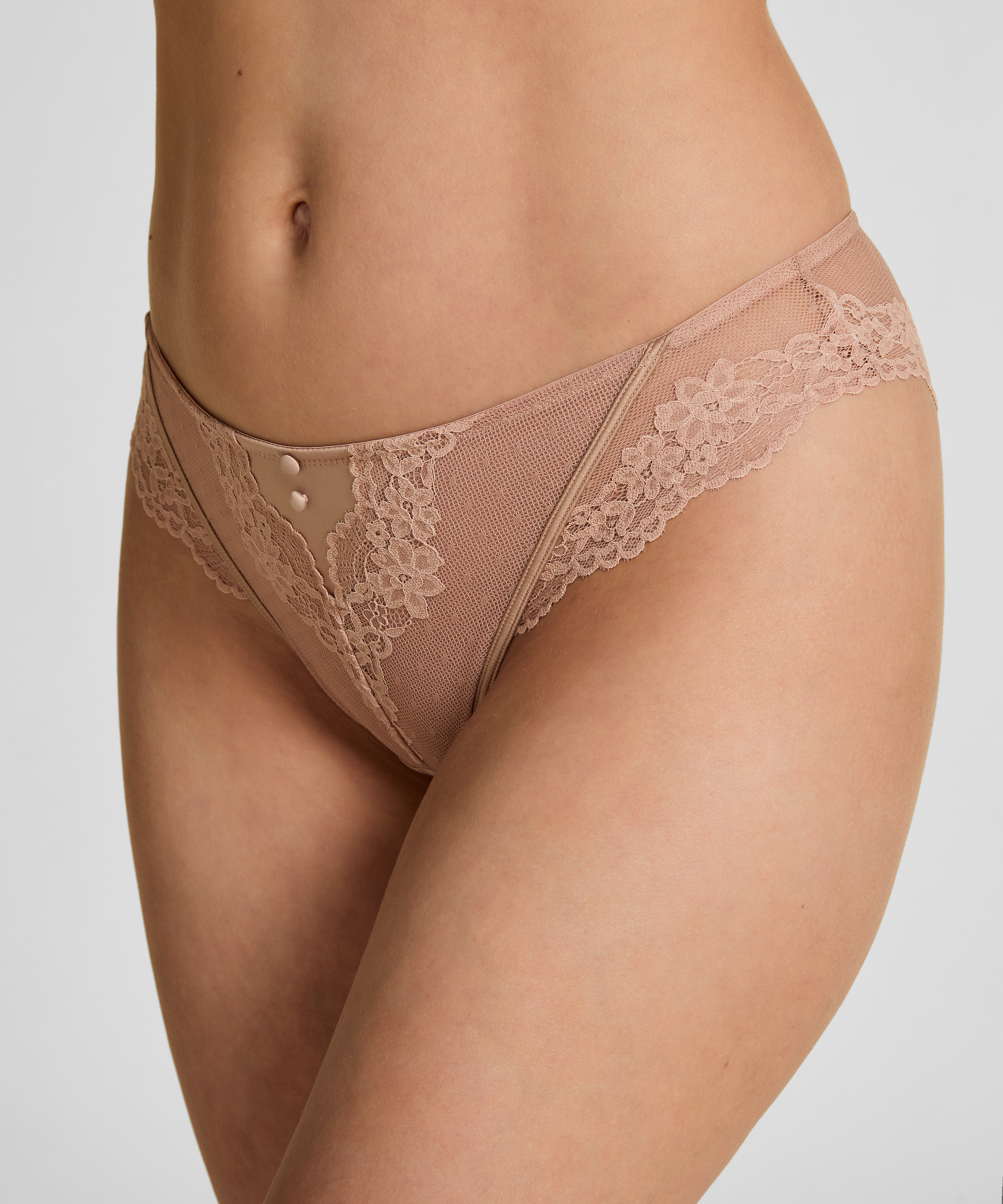 Brazilian Laila, Brown, main