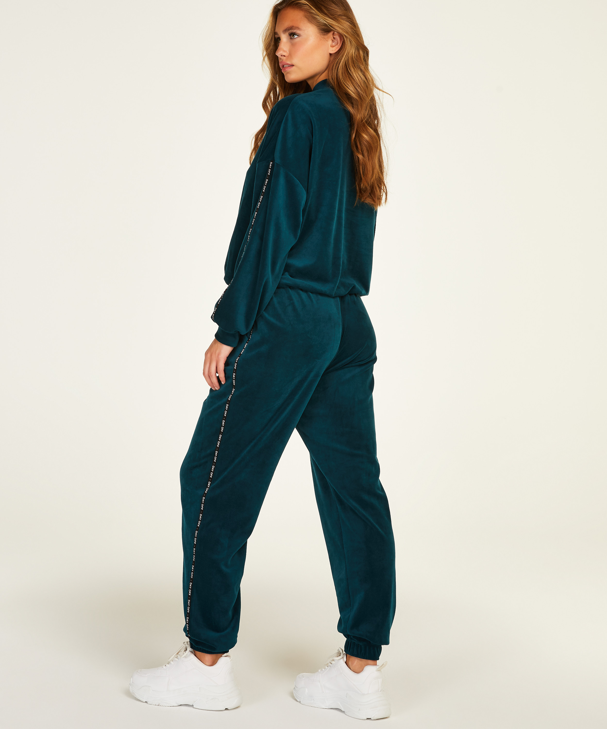 Petite Loosefit Velour Jogging Bottoms for €27.99 Pajama Pants Hunkemöller