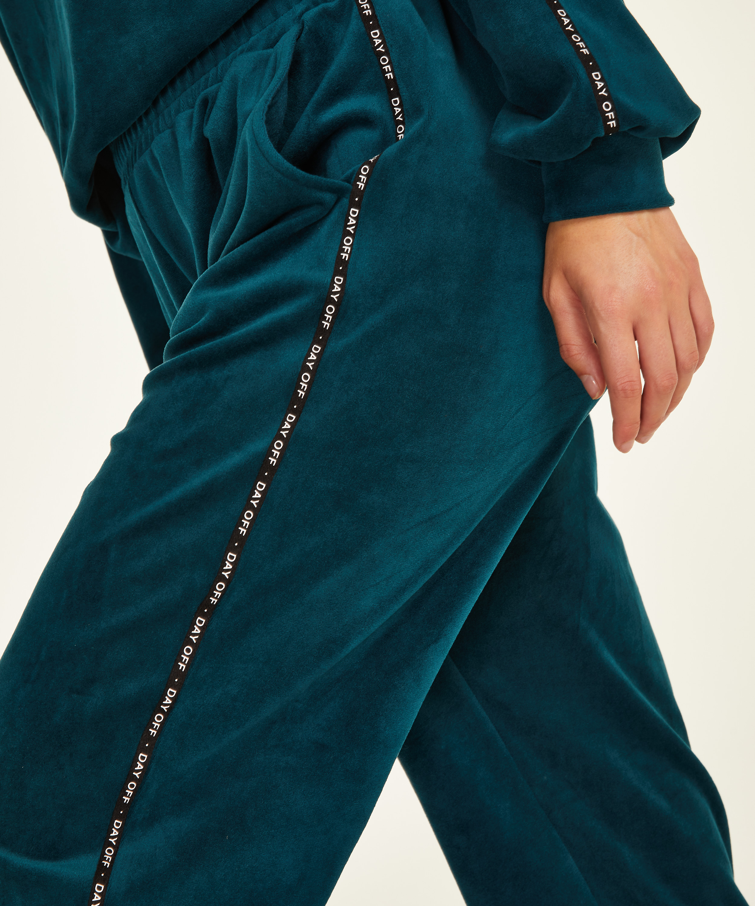 Petite Loosefit Velour Jogging Bottoms for €27.99 Pajama Pants Hunkemöller